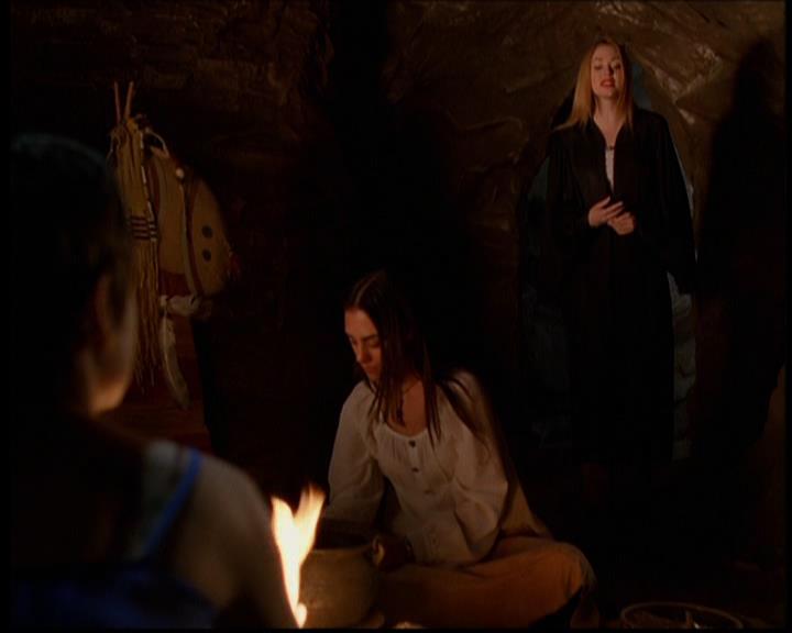 Charmed-Online-dot-614TheLegendOftheSleepyHalliwell1216.jpg