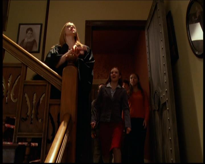 Charmed-Online-dot-614TheLegendOftheSleepyHalliwell1258.jpg