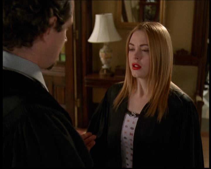 Charmed-Online-dot-614TheLegendOftheSleepyHalliwell1466.jpg Charmed-Online-dot-614TheLegendOftheSleepyHalliwell1466.jpg