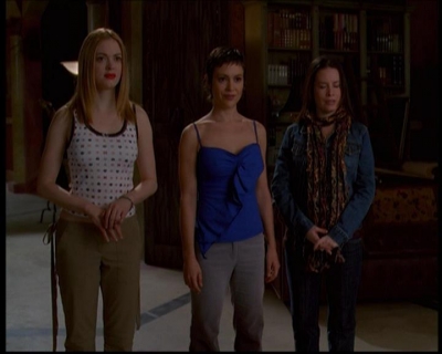 Charmed-Online-dot-614TheLegendOftheSleepyHalliwell0543.jpg