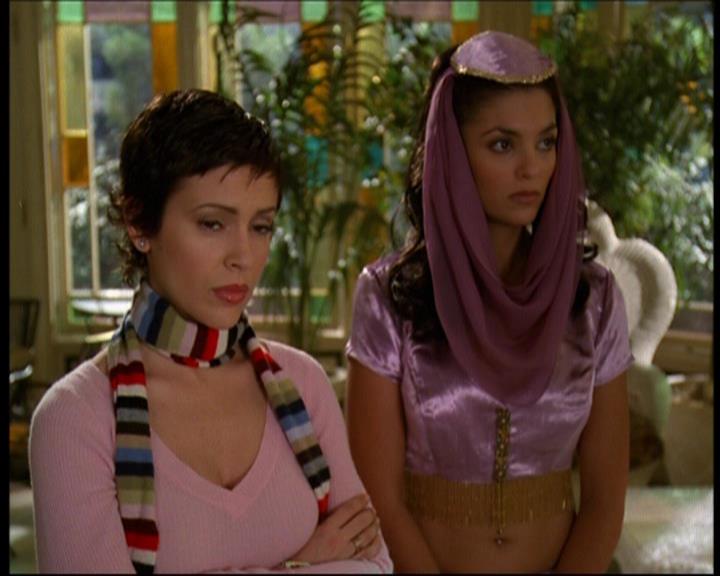 Charmed-Online-dot-615IDreamOfPhoebe0385.jpg