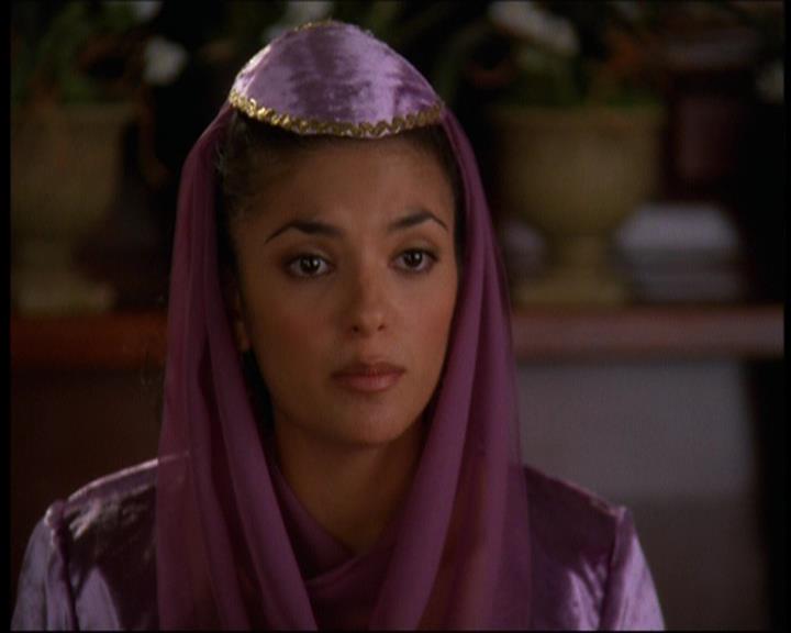 Charmed-Online-dot-615IDreamOfPhoebe0475.jpg