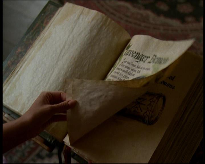 Charmed-Online-dot-615IDreamOfPhoebe0744.jpg