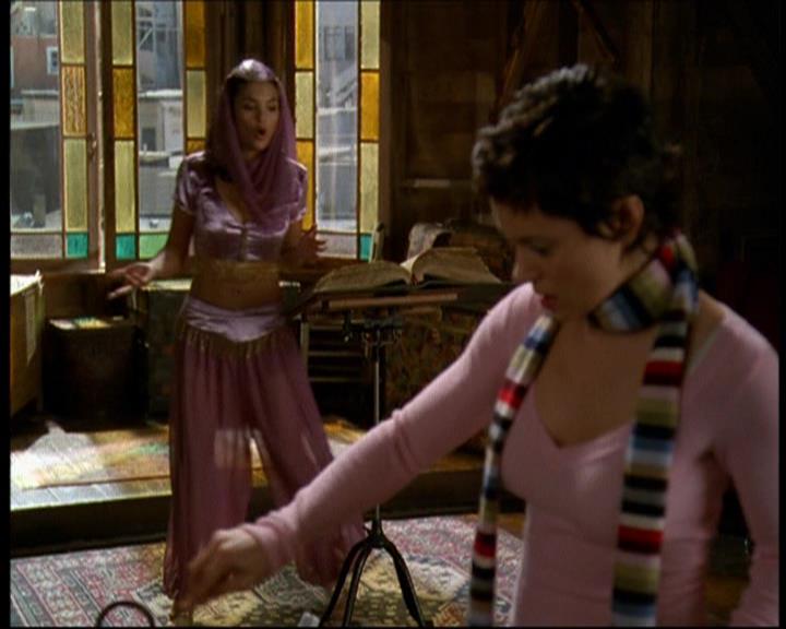 Charmed-Online-dot-615IDreamOfPhoebe0757.jpg