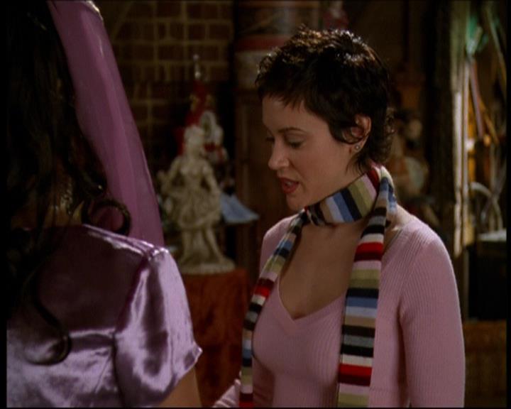 Charmed-Online-dot-615IDreamOfPhoebe0767.jpg