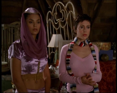 Charmed-Online-dot-615IDreamOfPhoebe0775.jpg