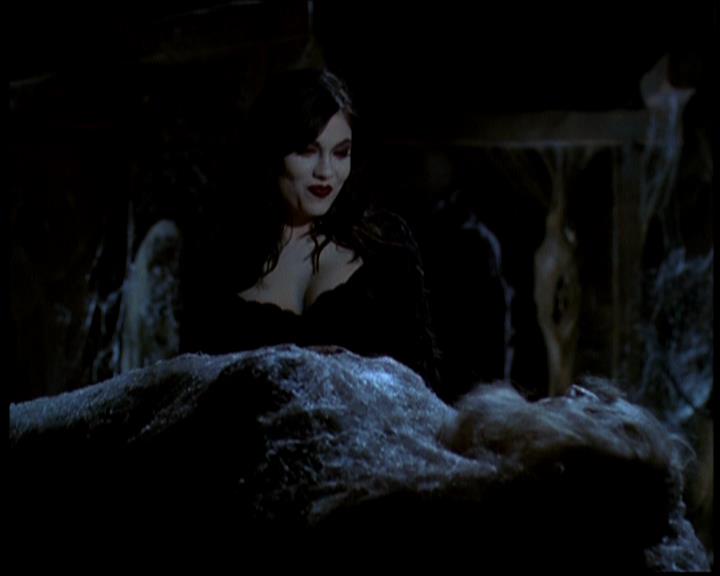Charmed-Online-dot-618SpinCity0421.jpg