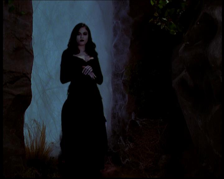 Charmed-Online-dot-618SpinCity1769.jpg