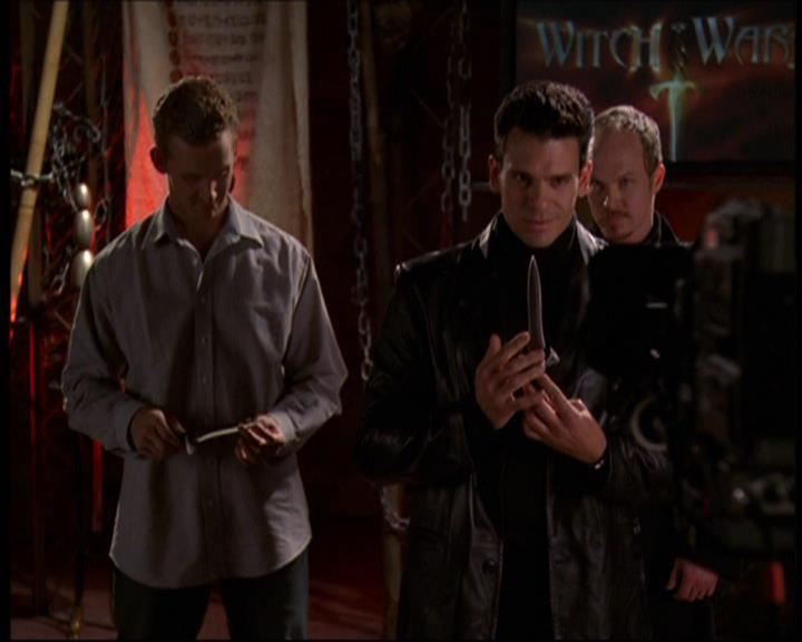 Charmed-Online-dot-net_621WitchWars1315.jpg Charmed-Online-dot-net_621WitchWars1315.jpg