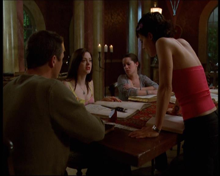 Charmed-Online-dot-net_621WitchWars1833.jpg
