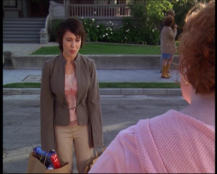 Charmed-Online-dot-net_622ItsABadBadBadBadWorldPart1-0250.jpg