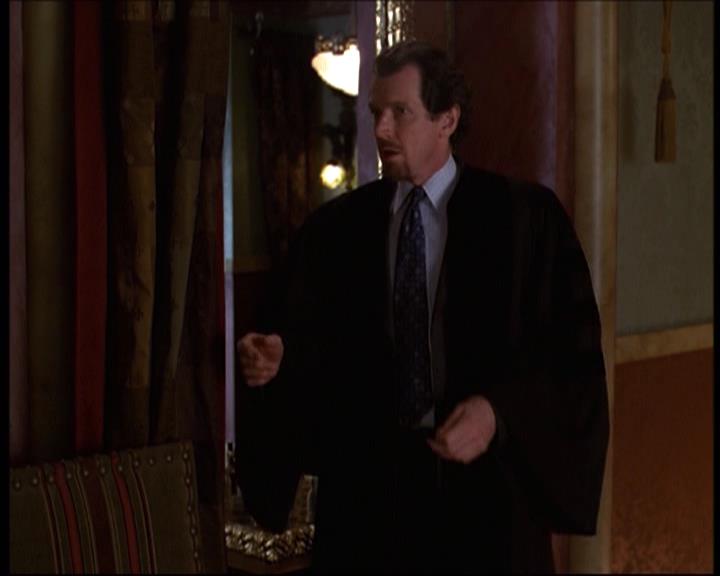 Charmed-Online-dot-net_622ItsABadBadBadBadWorldPart1-0622.jpg