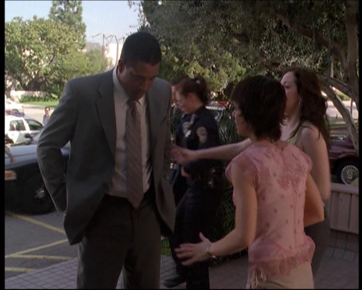 Charmed-Online-dot-net_622ItsABadBadBadBadWorldPart1-0661.jpg