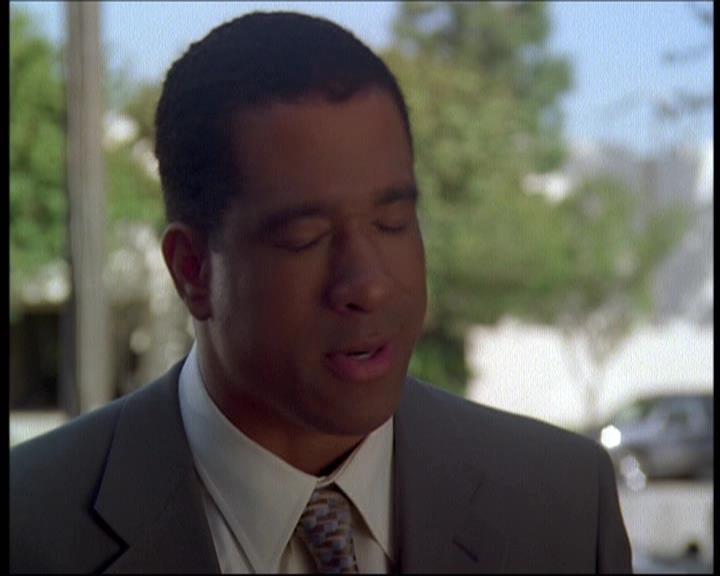 Charmed-Online-dot-net_622ItsABadBadBadBadWorldPart1-0708.jpg