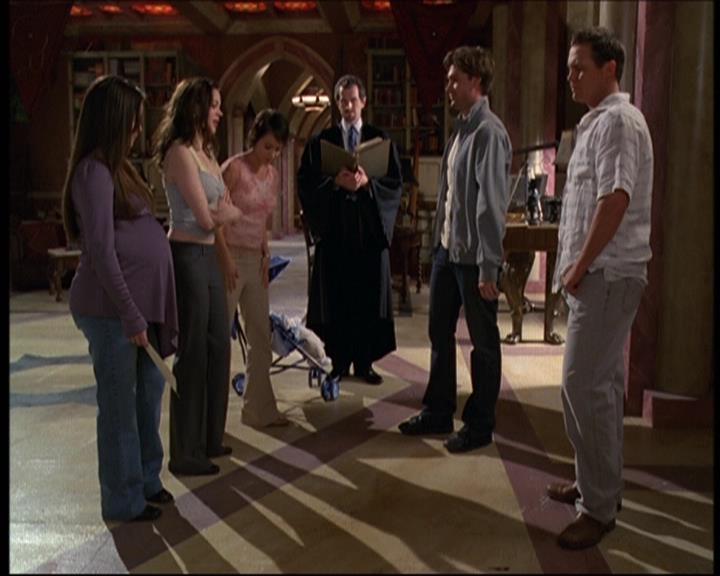 Charmed-Online-dot-net_622ItsABadBadBadBadWorldPart1-0822.jpg