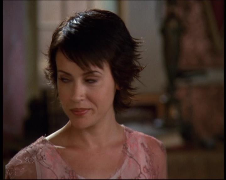 Charmed-Online-dot-net_622ItsABadBadBadBadWorldPart1-0829.jpg