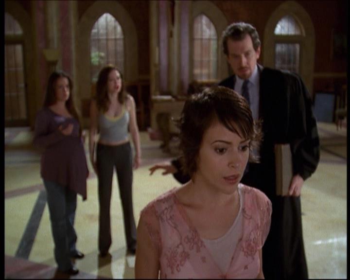 Charmed-Online-dot-net_622ItsABadBadBadBadWorldPart1-0927.jpg