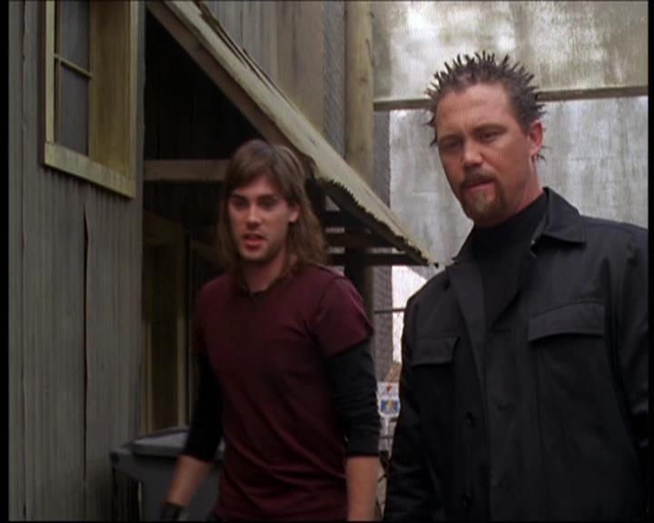 Charmed-Online-dot-net_622ItsABadBadBadBadWorldPart1-1160.jpg