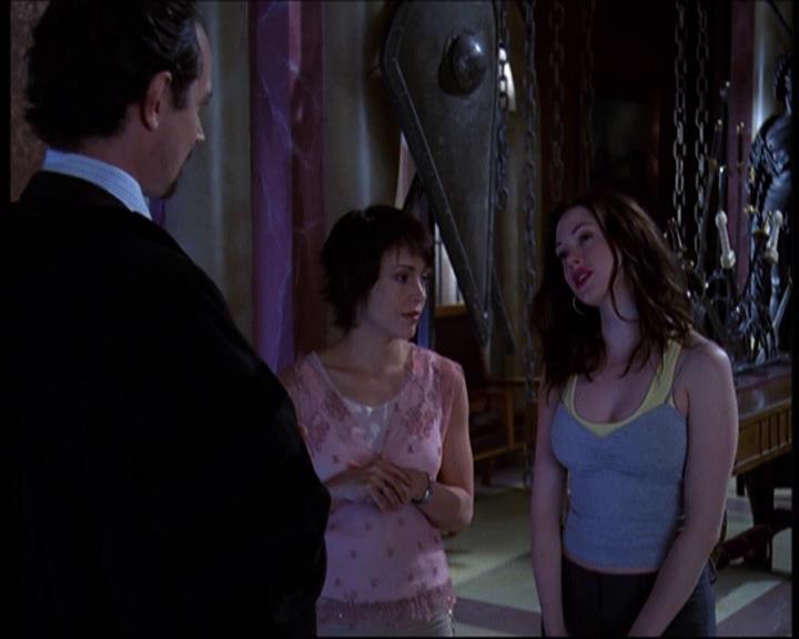 Charmed-Online-dot-net_622ItsABadBadBadBadWorldPart1-1484.jpg