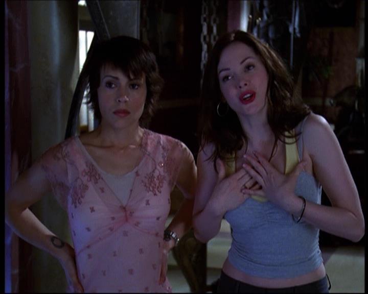 Charmed-Online-dot-net_622ItsABadBadBadBadWorldPart1-1524.jpg