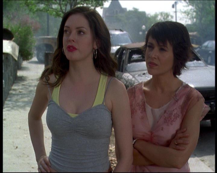 Charmed-Online-dot-net_622ItsABadBadBadBadWorldPart1-1579.jpg