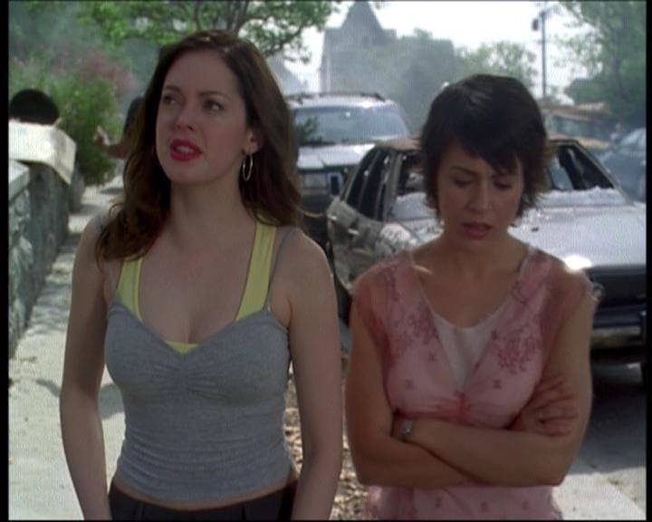 Charmed-Online-dot-net_622ItsABadBadBadBadWorldPart1-1585.jpg