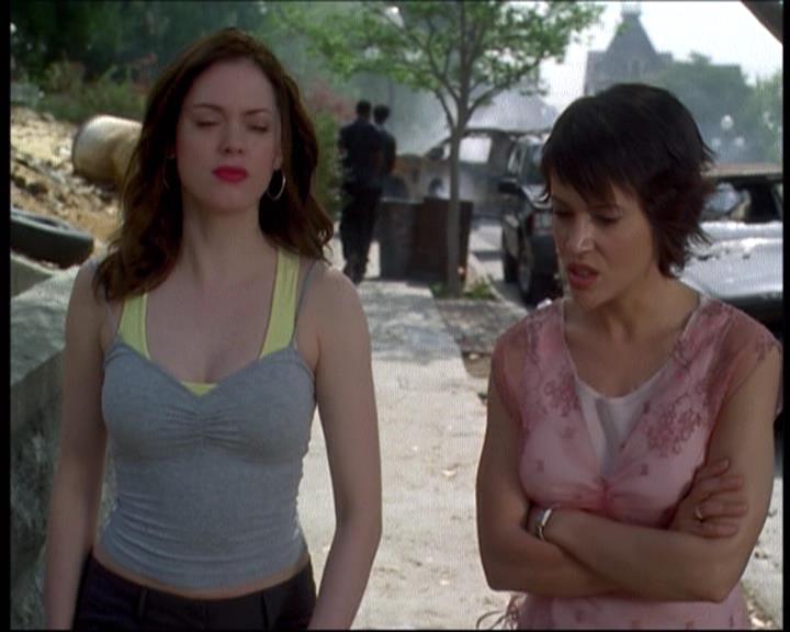 Charmed-Online-dot-net_622ItsABadBadBadBadWorldPart1-1591.jpg