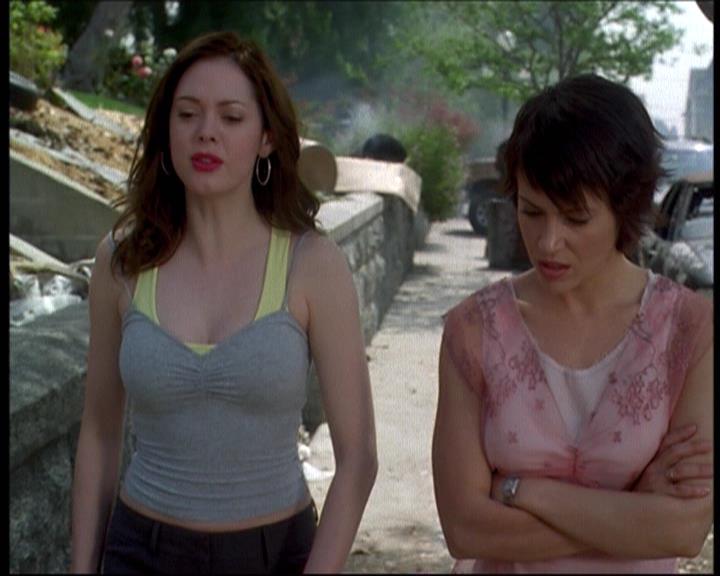 Charmed-Online-dot-net_622ItsABadBadBadBadWorldPart1-1593.jpg