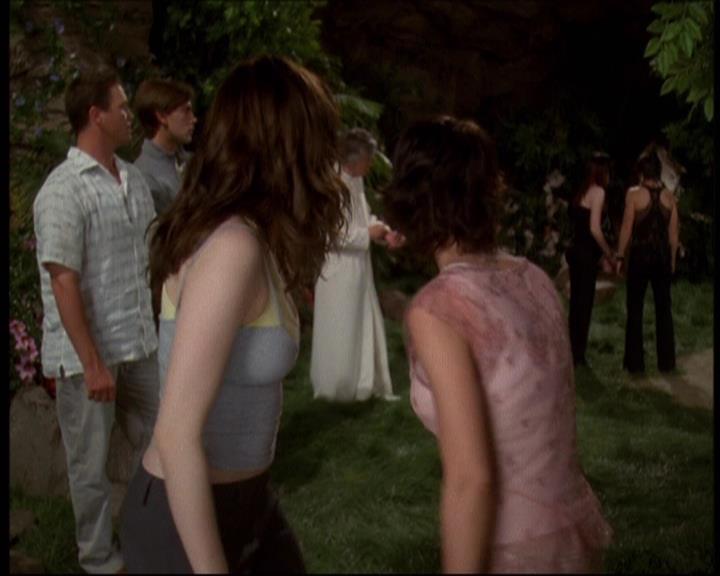 Charmed-Online-dot-net_622ItsABadBadBadBadWorldPart1-1992.jpg