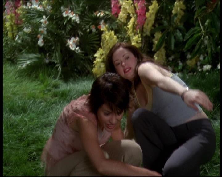Charmed-Online-dot-net_622ItsABadBadBadBadWorldPart1-1999.jpg Charmed-Online-dot-net_622ItsABadBadBadBadWorldPart1-1999.jpg