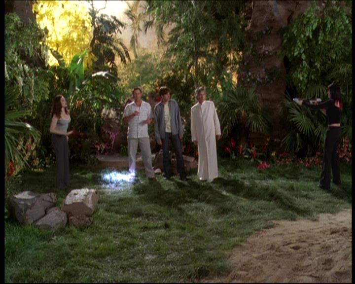 Charmed-Online-dot-net_622ItsABadBadBadBadWorldPart1-2012.jpg