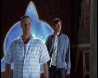 Charmed-Online-dot-net_622ItsABadBadBadBadWorldPart1-0875.jpg