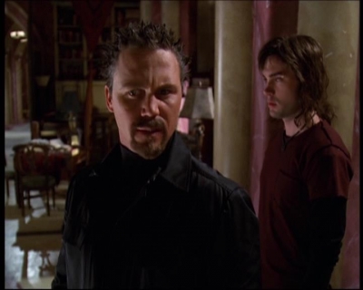 Charmed-Online-dot-net_622ItsABadBadBadBadWorldPart1-0896.jpg