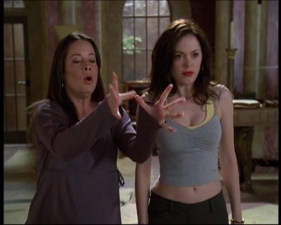 Charmed-Online-dot-net_622ItsABadBadBadBadWorldPart1-0915.jpg