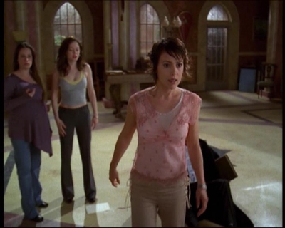 Charmed-Online-dot-net_622ItsABadBadBadBadWorldPart1-0923.jpg