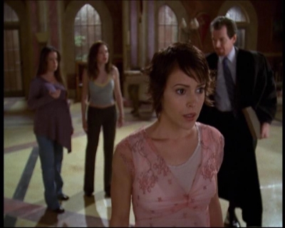 Charmed-Online-dot-net_622ItsABadBadBadBadWorldPart1-0926.jpg