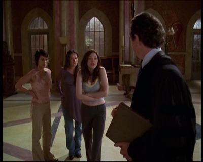 Charmed-Online-dot-net_622ItsABadBadBadBadWorldPart1-0959.jpg