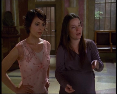 Charmed-Online-dot-net_622ItsABadBadBadBadWorldPart1-0988.jpg