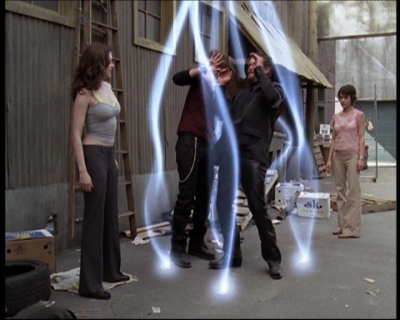 Charmed-Online-dot-net_622ItsABadBadBadBadWorldPart1-1205.jpg