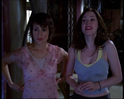 Charmed-Online-dot-net_622ItsABadBadBadBadWorldPart1-1523.jpg