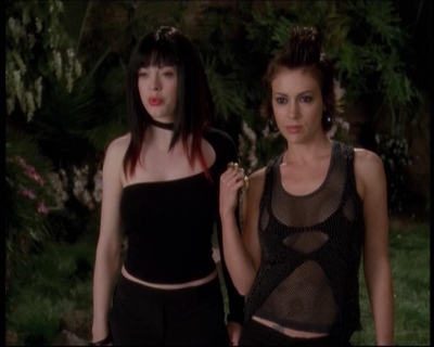 Charmed-Online-dot-net_622ItsABadBadBadBadWorldPart1-1949.jpg