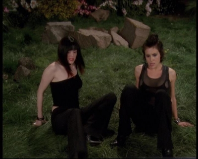 Charmed-Online-dot-net_622ItsABadBadBadBadWorldPart1-1998.jpg