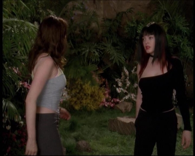 Charmed-Online-dot-net_622ItsABadBadBadBadWorldPart1-2122.jpg