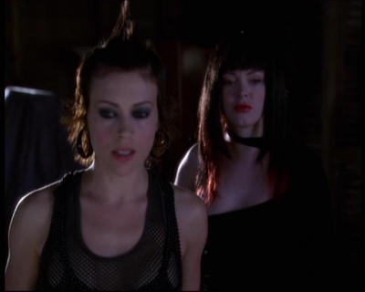 Charmed-Online-dot-net_622ItsABadBadBadBadWorldPart1-2215.jpg