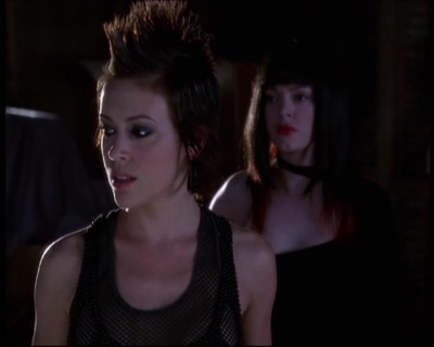 Charmed-Online-dot-net_622ItsABadBadBadBadWorldPart1-2217.jpg