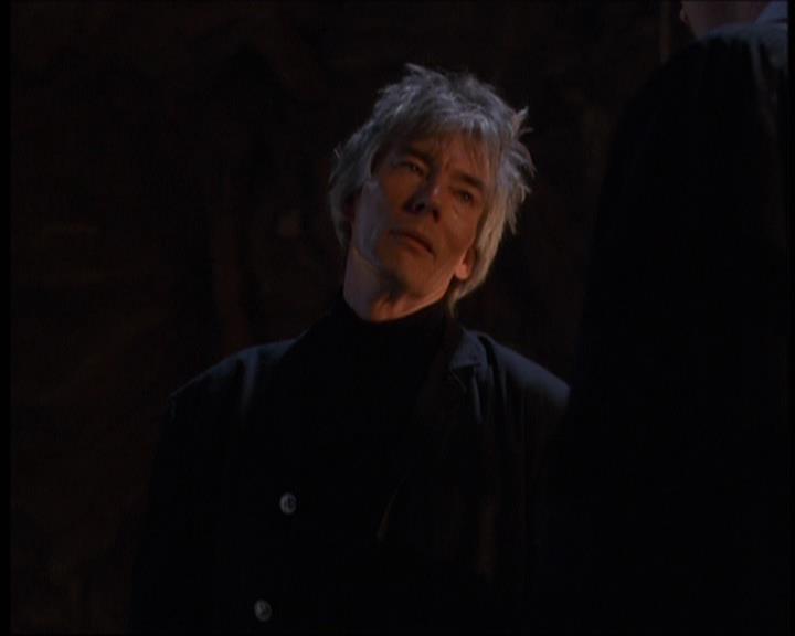 Charmed-Online-dot-net_623ItsABadBadBadBadWorldPart2-0215.jpg