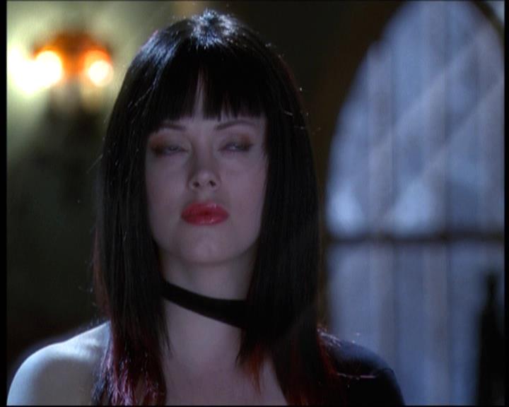 Charmed-Online-dot-net_623ItsABadBadBadBadWorldPart2-0826.jpg