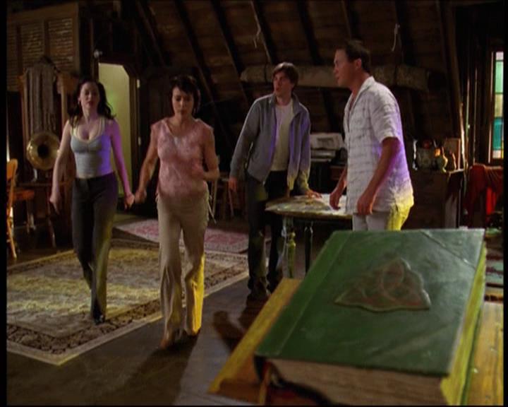 Charmed-Online-dot-net_623ItsABadBadBadBadWorldPart2-0936.jpg