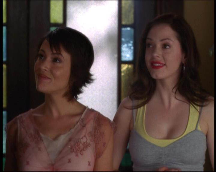 Charmed-Online-dot-net_623ItsABadBadBadBadWorldPart2-1109.jpg