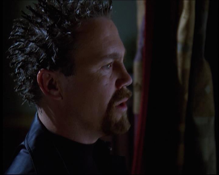 Charmed-Online-dot-net_623ItsABadBadBadBadWorldPart2-1750.jpg